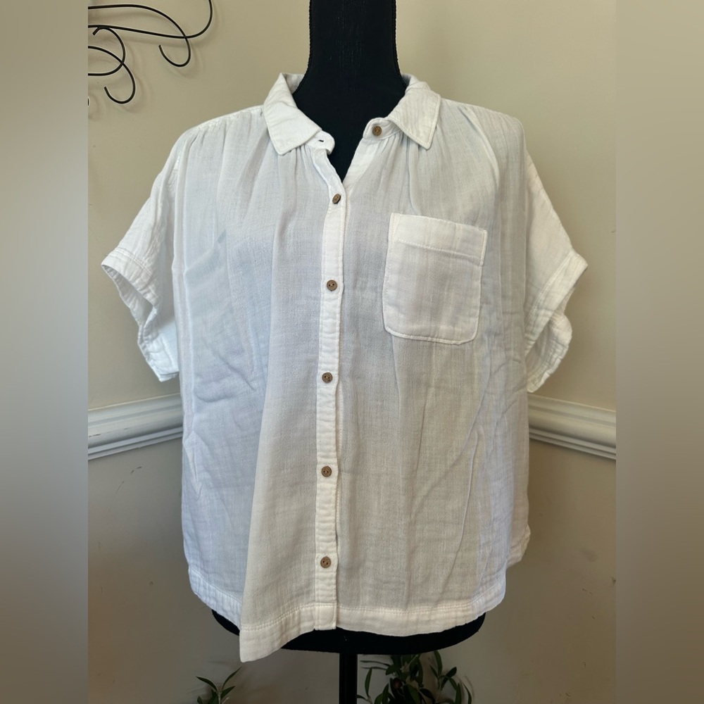Old Navy Women’s Short Sleeve Button Up Blouse Ivory Size Large EUC